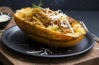 Courge spaghetti aux lardons tomates et fromage
