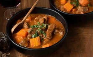 Qu'est-ce qu'un ragoût ? Différences avec la daube, le bourguignon et la blanquette