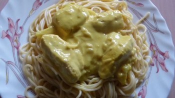 Poulet safrané et tagliatelles fraîches