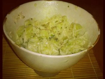 Salade de concombre et radis noir râpé