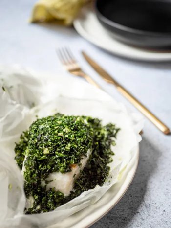 Papillote de cabillaud, pesto de chou kale