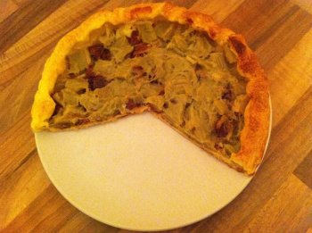 Tarte à la rhubarbe et au pain d'épices aux figues