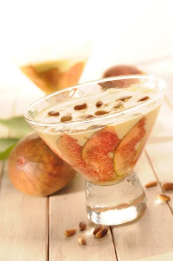Sabayon aux figues, miel, muscat et pignons