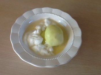 Pommes sur île flottante