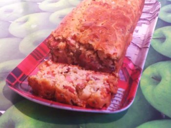 Cake saucisse, tomate et olives