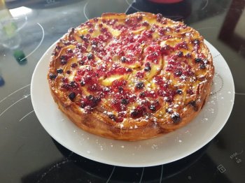 Moelleux d'amandes aux pommes et groseilles