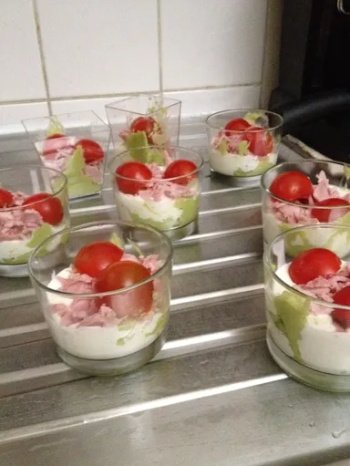Verrine de jambon sur crème de chèvre et avocat