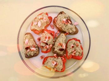 Poivrons farcis au riz et à l'avocat