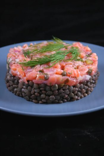 Tartare de saumon et sa salade de lentilles