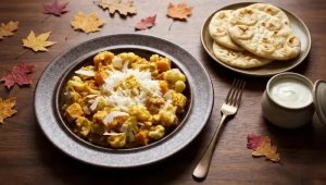 Poulet au curry et lait de coco avec potiron et chou-fleur