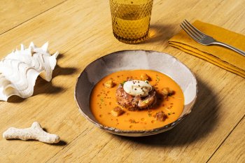 Gaspacho piquillos, tartare de thon rouge, crème de moutarde par Hélène Darroze