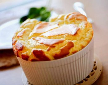 Soufflé au fromage "béchamel"