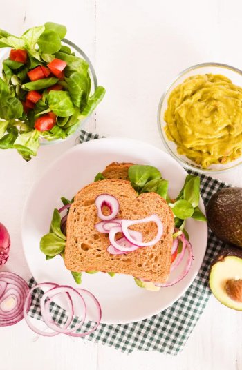 Club sandwich végétarien délicieux