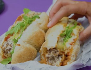 Sandwich aux boulettes de viande