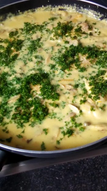 Filets de poulet aux champignons, sauce à l'ail
