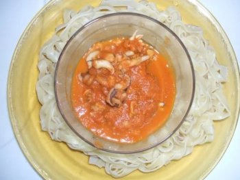 Tagliatelles aux fruits de mer et à la tomate