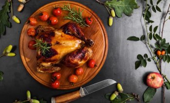 Poulet en crapaudine sur lit de légumes d'été