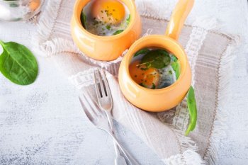 Oeufs cocotte au Madère