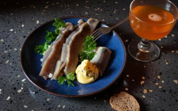 Assiette d'anguille fumée et de rillettes de Kipper vinaigrette à la bière Picarde