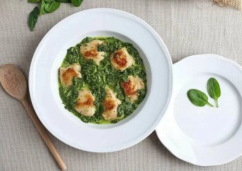 Cuisses de poulet sauce crémeuse épinards-champignons