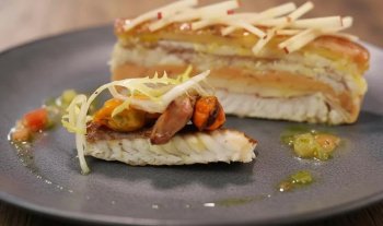 Pressé d'anguilles fumées, foie gras, pommes et piment d'Espelette