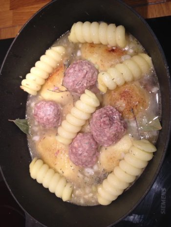 Pommes de terre farcies mijotées