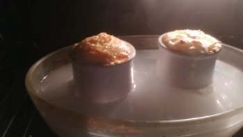 Oeufs cocotte au roquefort et gruyère