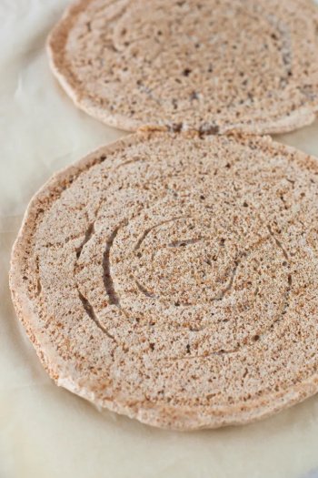 Dacquoise (biscuit à l'amande pour desserts)