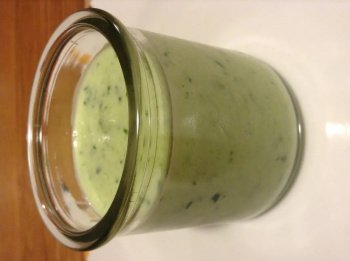 Soupe froide de concombre au lait de chèvre et coriandre