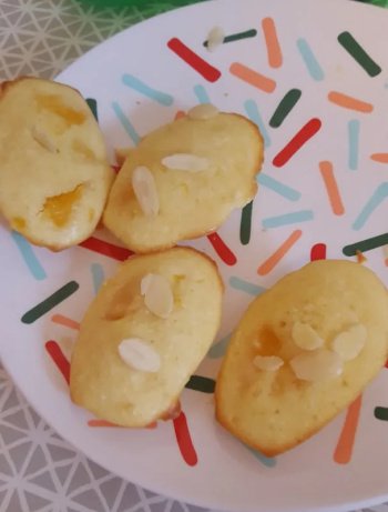 Madeleine a la pêche et poudre de noix de coco