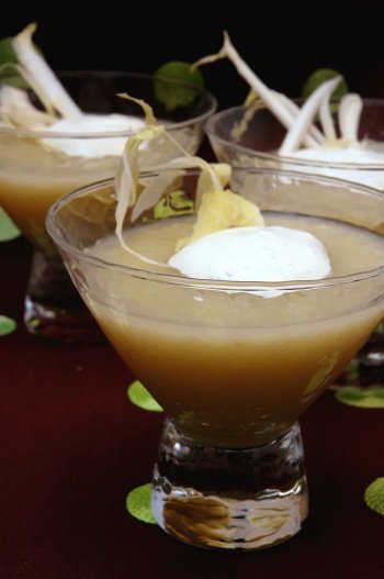 Velouté dendives et  de pommes de terre à la moutarde ancienne