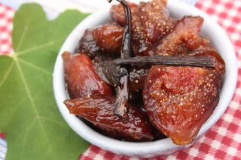 Figues confites au vin rouge au Cookeo