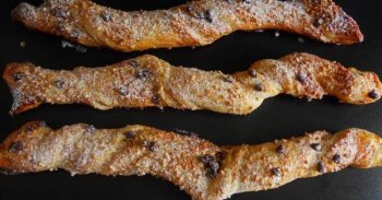 Sacristains amandes, éclats de praline et pépites de chocolat