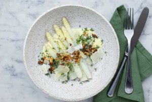 Asperges blanches et sauce mousseline maison