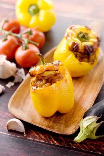 Poivron jaune farci à l'aubergine