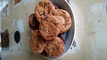 Cookies forts en chocolat à la purée d'amandes
