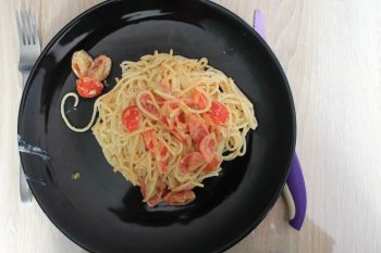 Spaghettis au chèvre et tomates
