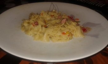 Poêlée de pâtes aux trois poivrons et lardons