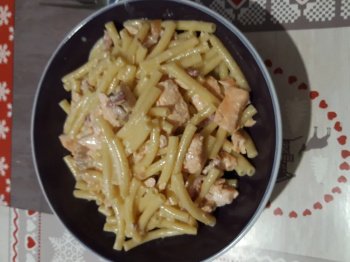 Pâtes carbonara lardons et saumon