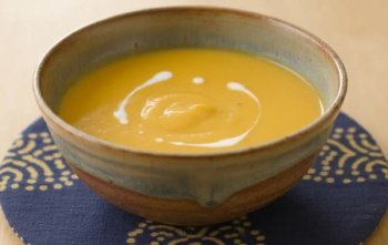 Soupe maison aux lentilles corail et carottes