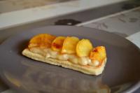 Tartelette aux pommes rôties, crème pâtissière cannelle et pâte sablée au café