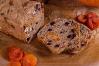 Gâteau au potiron, aux raisins et aux écorces d'agrumes
