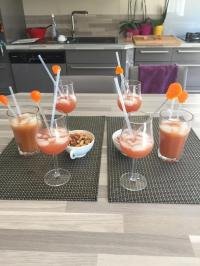 Punch au jus de pêches et à la fraise