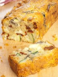 Cake sans gluten mozzarella et légumes du soleil