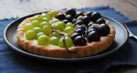 Tarte aux raisins bicolores à la crème pâtissière maison