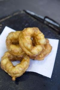 Beignets d'oignons à l'ail fondants