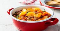 Ragoût de pommes de terre, carottes et petits pois