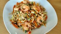 Wok de chou pointu aux crevettes et à la citronnelle façon Bo Bun