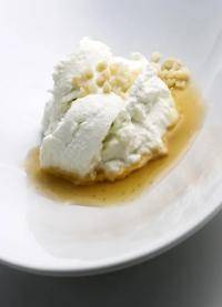 Crème glacée au miel d'acacia et au sirop de lavande