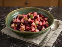 Salade de betteraves aux pommes et aux noix